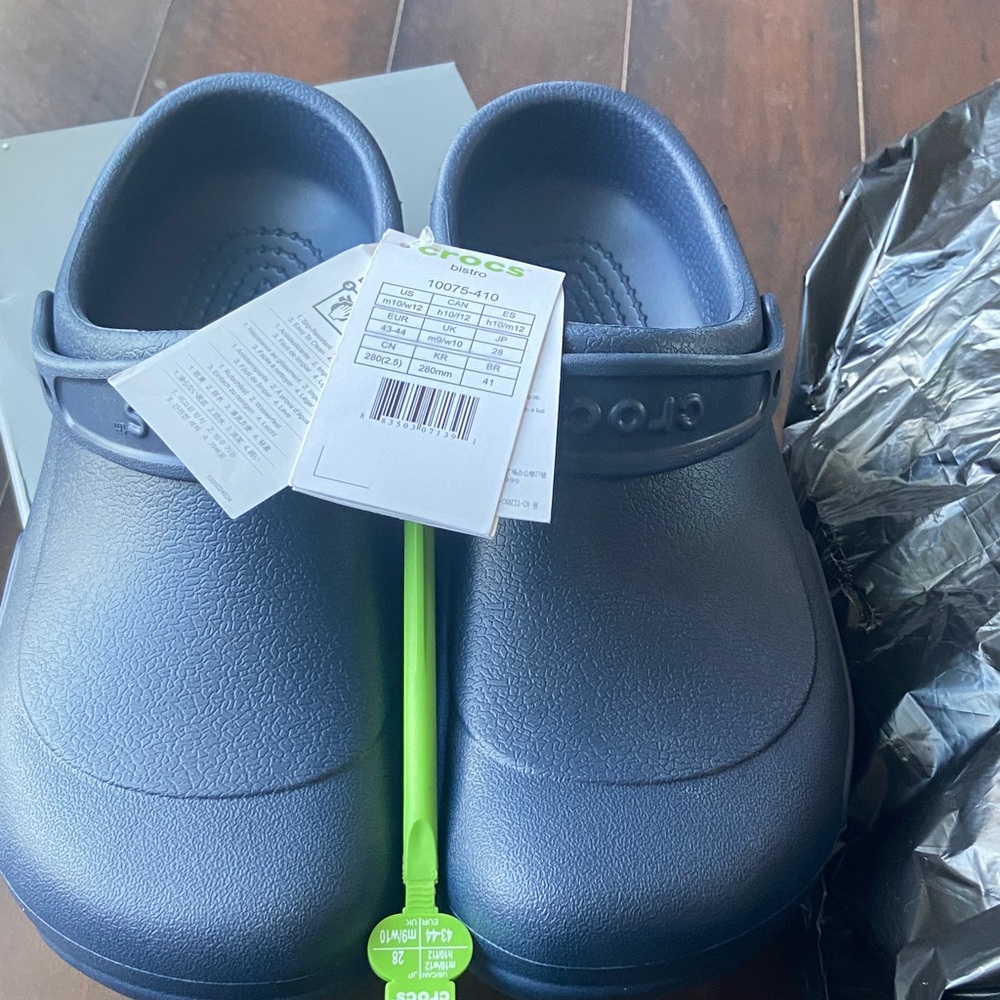CROCS mens Navy Blue Classic Clog bristo